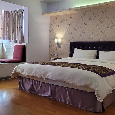 Left Bank 121 Hotel ไถหนาน ภายนอก รูปภาพ